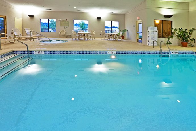 Imagen de la piscina del Hotel Holiday Inn Express And Suites Muskogee, An Ihg. Foto 19