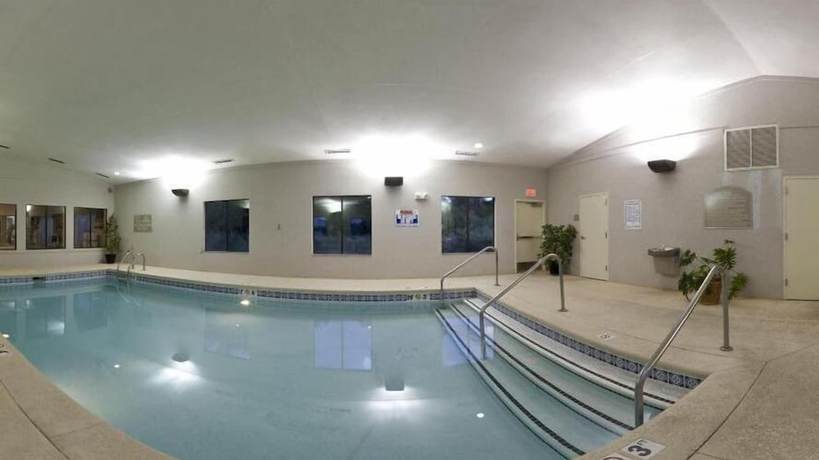 Imagen de la piscina del Hotel Holiday Inn Express And Suites Muskogee, An Ihg. Foto 20