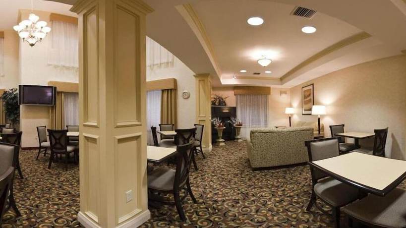 Imagen del bar/restaurante del Hotel Holiday Inn Express And Suites Muskogee, An Ihg. Foto 4