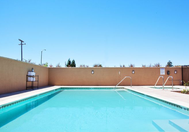 Imagen de la piscina del Hotel Holiday Inn Express And Suites Napa American Canyon, An Ihg. Foto 17