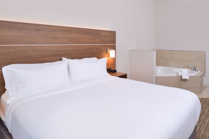 Imagen de la habitación del Hotel Holiday Inn Express And Suites Omaha - 120th And Maple, An Ihg. Foto 7