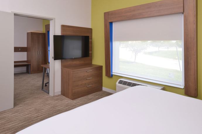 Imagen de la habitación del Hotel Holiday Inn Express And Suites Omaha - 120th And Maple, An Ihg. Foto 10