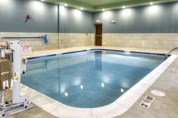 Imagen de la piscina del Hotel Holiday Inn Express And Suites Omaha Downtown - Old Market, An Ihg. Foto 18