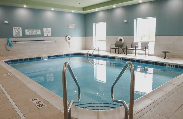 Imagen de la piscina del Hotel Holiday Inn Express And Suites Omaha Downtown - Old Market, An Ihg. Foto 20