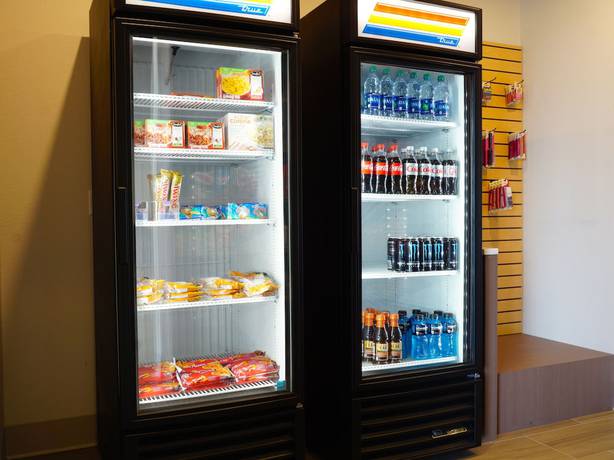 Imagen del bar/restaurante del Hotel Holiday Inn Express And Suites Omaha - Millard Area, An Ihg. Foto 2