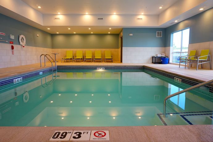 Imagen de la piscina del Hotel Holiday Inn Express And Suites Omaha - Millard Area, An Ihg. Foto 20