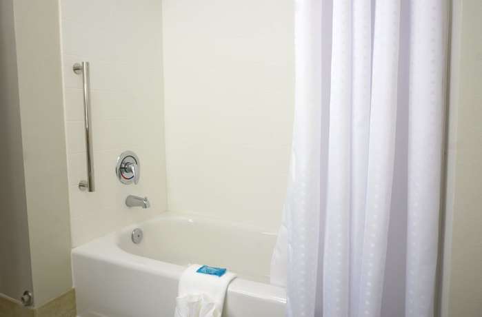 Imagen de la habitación del Hotel Holiday Inn Express And Suites Omaha - Millard Area, An Ihg. Foto 9