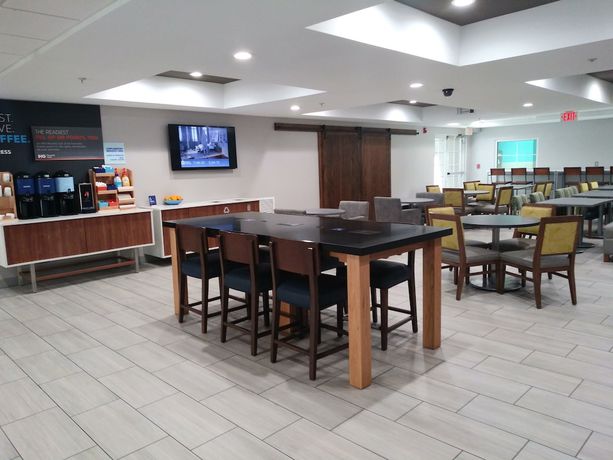 Imagen del bar/restaurante del Hotel Holiday Inn Express And Suites Orangeburg. Foto 10