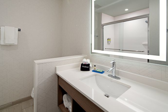 Imagen de la habitación del Hotel Holiday Inn Express And Suites Palm Desert - Millennium. Foto 3