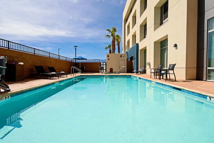Imagen de la piscina del Hotel Holiday Inn Express And Suites Palm Desert - Millennium. Foto 20