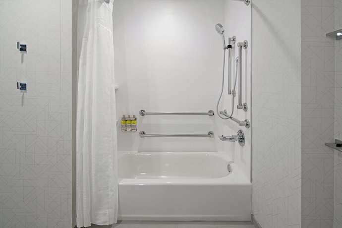 Imagen de la habitación del Hotel Holiday Inn Express And Suites Palm Desert - Millennium. Foto 7