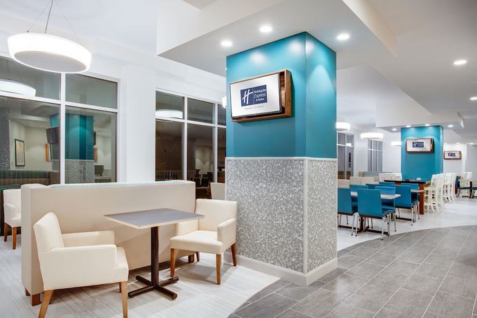 Imagen de los interiores del Hotel Holiday Inn Express And Suites Panama City Beach - Beachfront, An Ihg. Foto 12