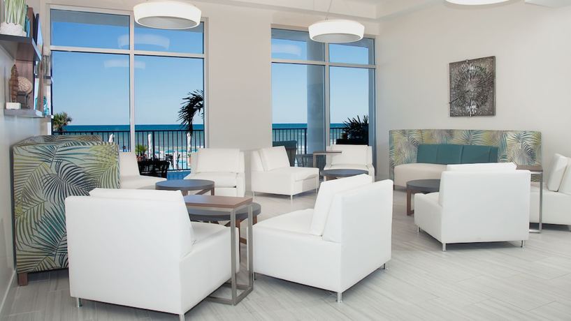 Imagen de los interiores del Hotel Holiday Inn Express And Suites Panama City Beach - Beachfront, An Ihg. Foto 13