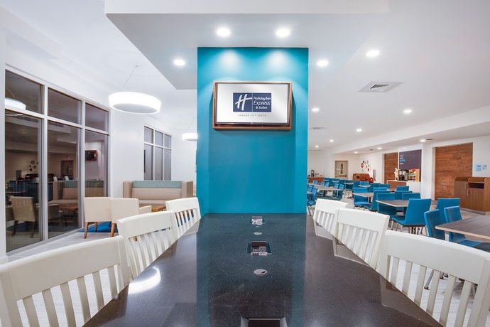 Imagen de los interiores del Hotel Holiday Inn Express And Suites Panama City Beach - Beachfront, An Ihg. Foto 14