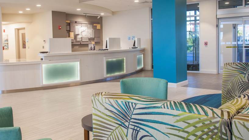 Imagen de los interiores del Hotel Holiday Inn Express And Suites Panama City Beach - Beachfront, An Ihg. Foto 15