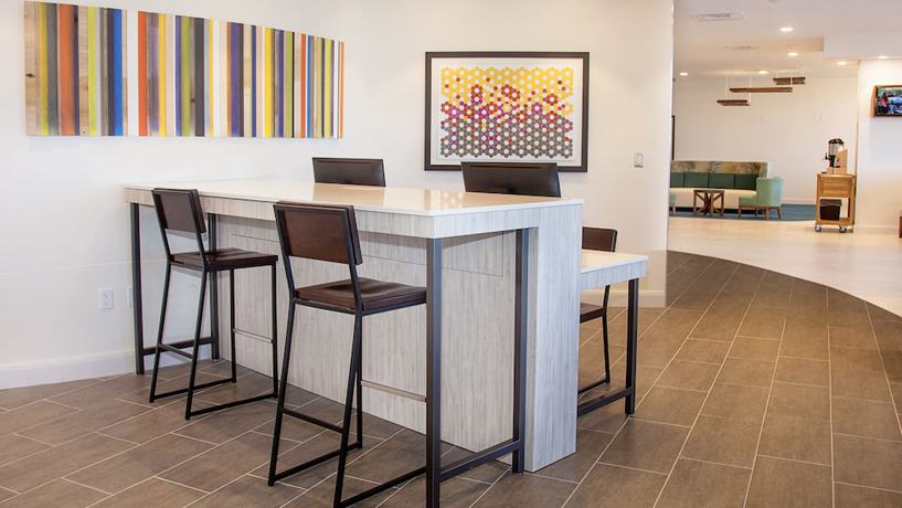 Imagen de los interiores del Hotel Holiday Inn Express And Suites Panama City Beach - Beachfront, An Ihg. Foto 20