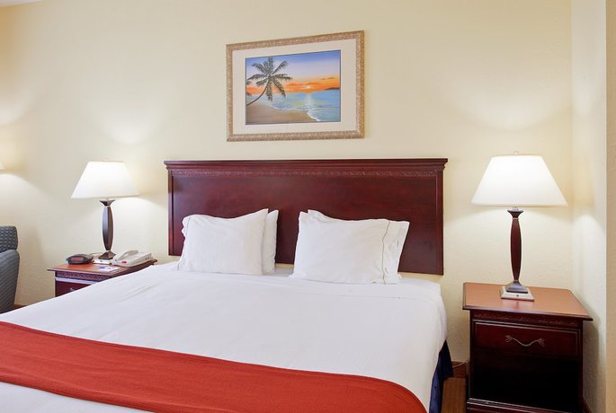 Imagen de la habitación del Hotel Holiday Inn Express And Suites Panama City-tyndall, An Ihg. Foto 8
