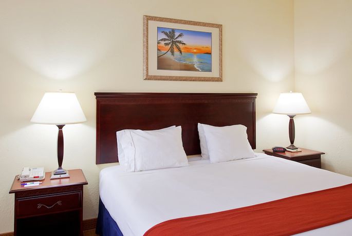 Imagen de la habitación del Hotel Holiday Inn Express And Suites Panama City-tyndall, An Ihg. Foto 9
