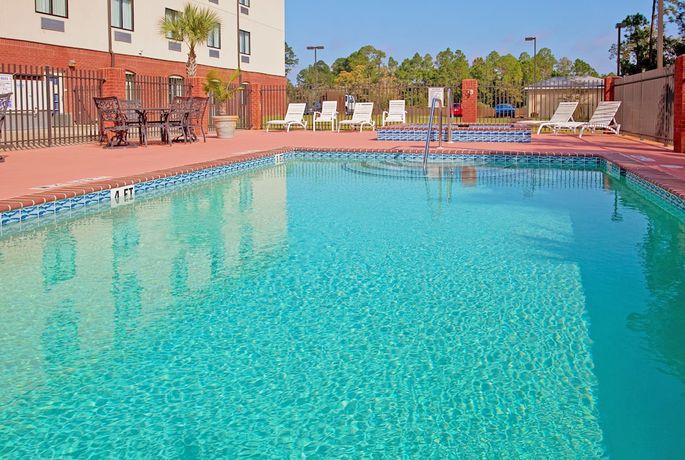 Imagen de la piscina del Hotel Holiday Inn Express And Suites Panama City-tyndall, An Ihg. Foto 20