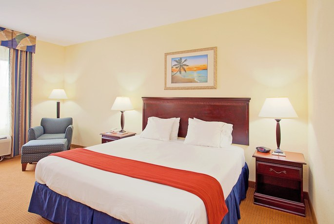 Imagen de la habitación del Hotel Holiday Inn Express And Suites Panama City-tyndall, An Ihg. Foto 14