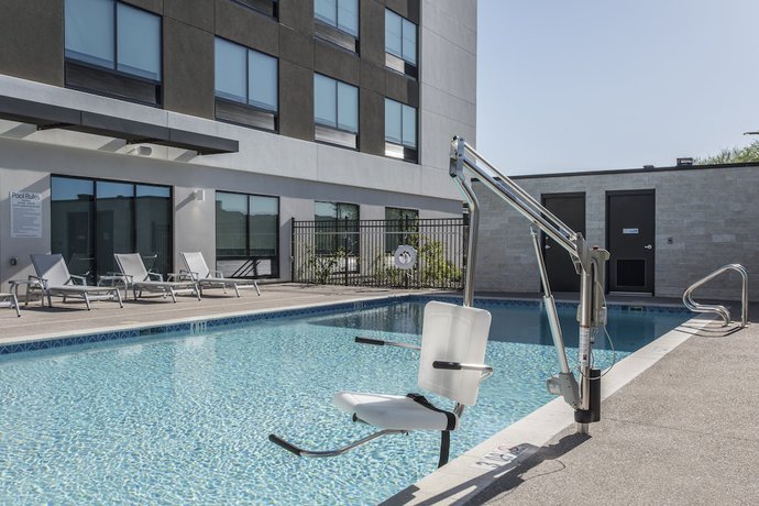 Imagen de la piscina del Hotel Holiday Inn Express And Suites Phoenix North - Happy Valley, An Ihg. Foto 20