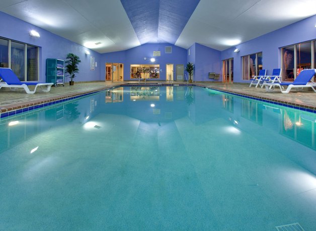 Imagen de la piscina del Hotel Holiday Inn Express And Suites Pleasant Prairie-kenosha, An Ihg. Foto 18