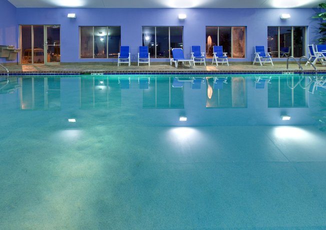 Imagen de la piscina del Hotel Holiday Inn Express And Suites Pleasant Prairie-kenosha, An Ihg. Foto 20