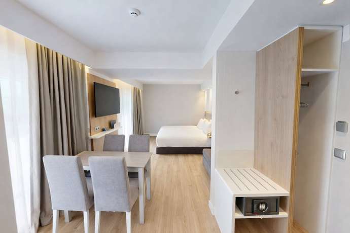 Imagen de la habitación del Hotel Holiday Inn Express And Suites Portimao by IHG. Foto 9