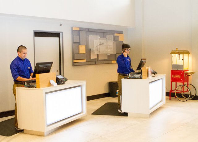 Imagen de los interiores del Hotel Holiday Inn Express And Suites San Antonio Medical-six Flags, An Ihg. Foto 20