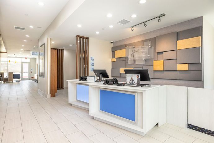 Imagen de los interiores del Hotel Holiday Inn Express And Suites San Jose Silicon Valley. Foto 14