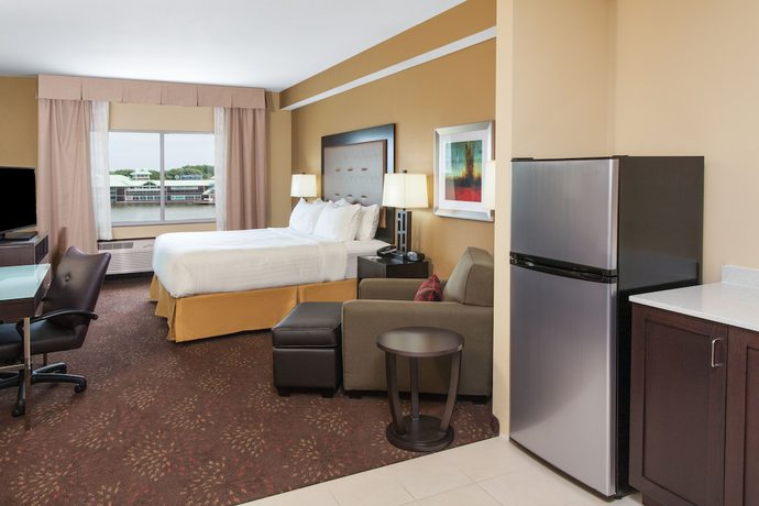 Imagen de la habitación del Hotel Holiday Inn Express And Suites Sandusky, An Ihg. Foto 2