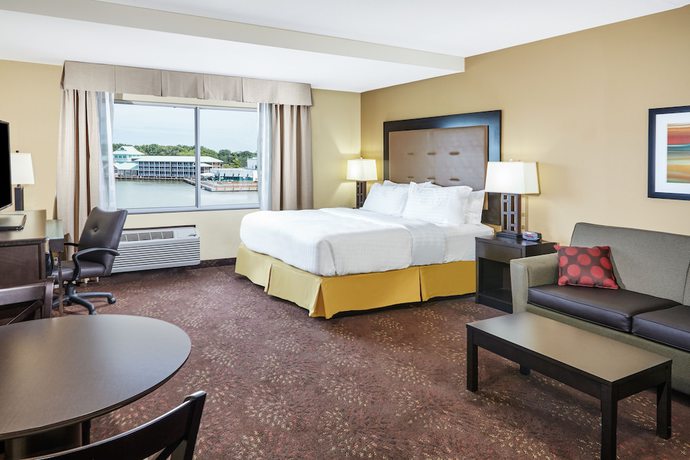 Imagen de la habitación del Hotel Holiday Inn Express And Suites Sandusky, An Ihg. Foto 3