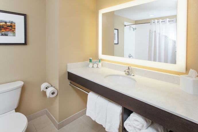 Imagen de la habitación del Hotel Holiday Inn Express And Suites Sandusky, An Ihg. Foto 5