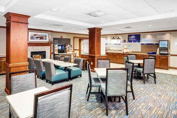 Imagen de los interiores del Hotel Holiday Inn Express And Suites Seabrook, An Ihg. Foto 15