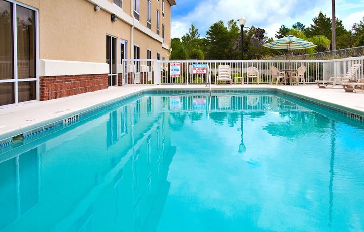 Imagen de la piscina del Hotel Holiday Inn Express And Suites Spring Hill, An Ihg. Foto 17