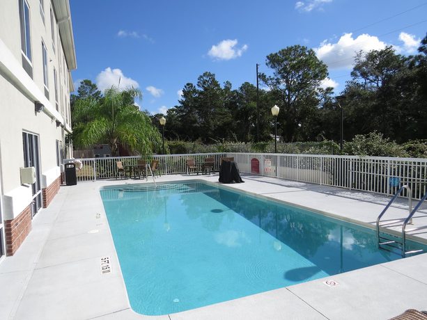 Imagen de la piscina del Hotel Holiday Inn Express And Suites Spring Hill, An Ihg. Foto 18