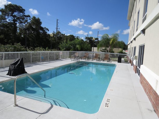 Imagen de la piscina del Hotel Holiday Inn Express And Suites Spring Hill, An Ihg. Foto 20