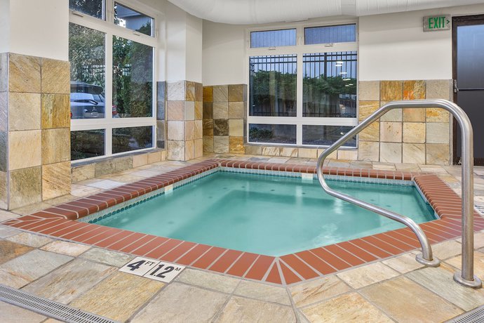 Imagen de la piscina del Hotel Holiday Inn Express And Suites Tacoma, An Ihg. Foto 19