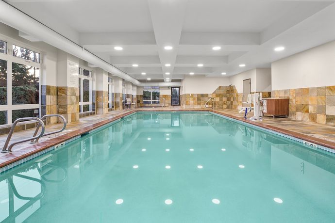 Imagen de la piscina del Hotel Holiday Inn Express And Suites Tacoma, An Ihg. Foto 20