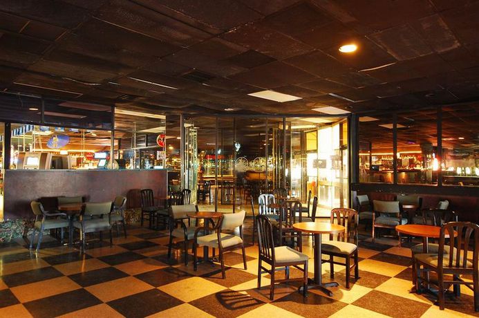 Imagen del bar/restaurante del Hotel Holiday Inn Express And Suites Tampa East - Ybor C. Foto 4
