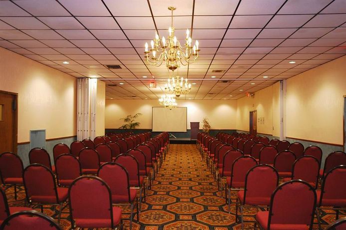 Imagen de los interiores del Hotel Holiday Inn Express And Suites Tampa East - Ybor C. Foto 10