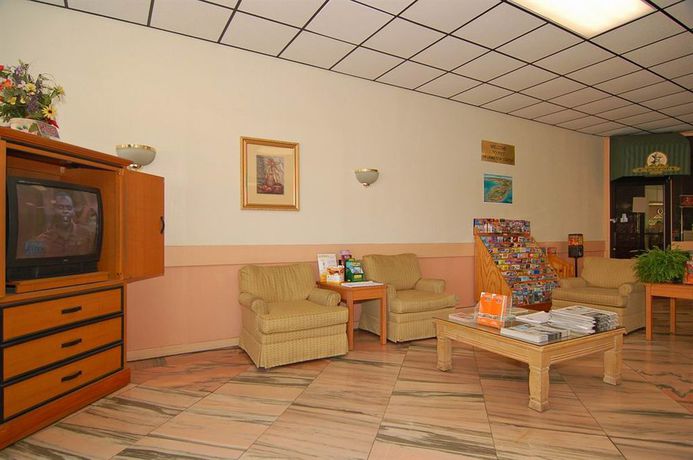 Imagen de los interiores del Hotel Holiday Inn Express And Suites Tampa East - Ybor C. Foto 11