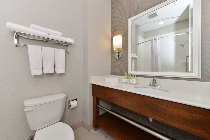 Imagen de la habitación del Hotel Holiday Inn Express And Suites Terre Haute, An Ihg. Foto 9