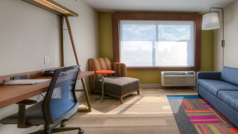 Imagen de la habitación del Hotel Holiday Inn Express And Suites Tulsa Midtown, An Ihg. Foto 6