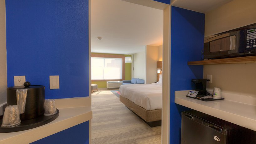 Imagen de la habitación del Hotel Holiday Inn Express And Suites Tulsa Midtown, An Ihg. Foto 13