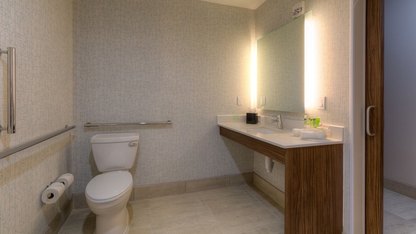 Imagen de la habitación del Hotel Holiday Inn Express And Suites Tulsa Midtown, An Ihg. Foto 14