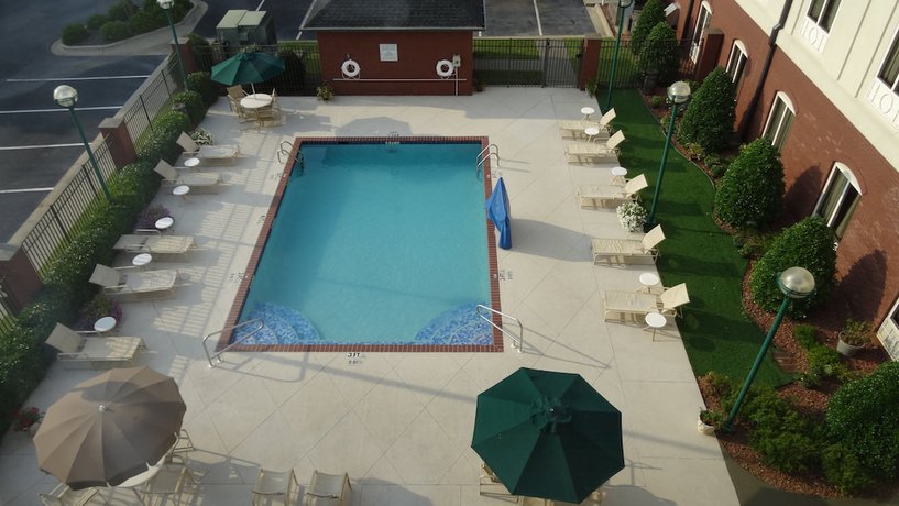 Imagen de la piscina del Hotel Holiday Inn Express And Suites Tuscaloosa-university, An Ihg. Foto 20