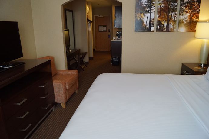 Imagen de la habitación del Hotel Holiday Inn Express And Suites Watertown-thousand Island, An Ihg. Foto 7
