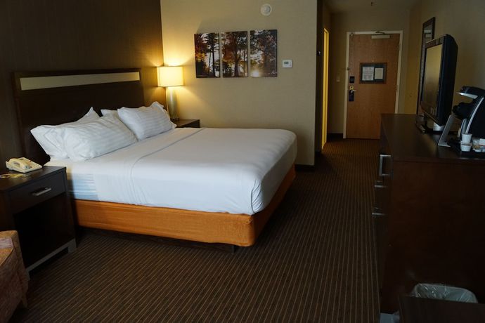 Imagen de la habitación del Hotel Holiday Inn Express And Suites Watertown-thousand Island, An Ihg. Foto 13
