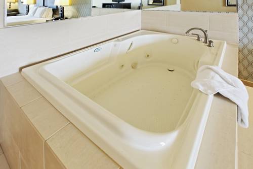 Imagen de la habitación del Hotel Holiday Inn Express And Suites Weatherford. Foto 9
